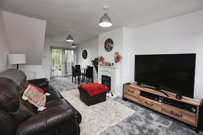 3 Bedroom Terraced House For Sale In Reeves Way, Bursledon, Southampton, SO31