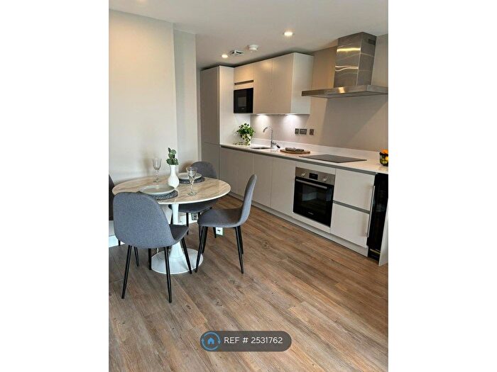 2 Bedroom Flat To Rent In The Glass House, Hull, HU1