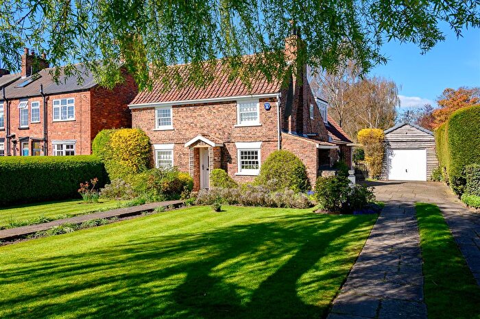 4 Bedroom Detached House For Sale In Main Street, Bishopthorpe, York, YO23