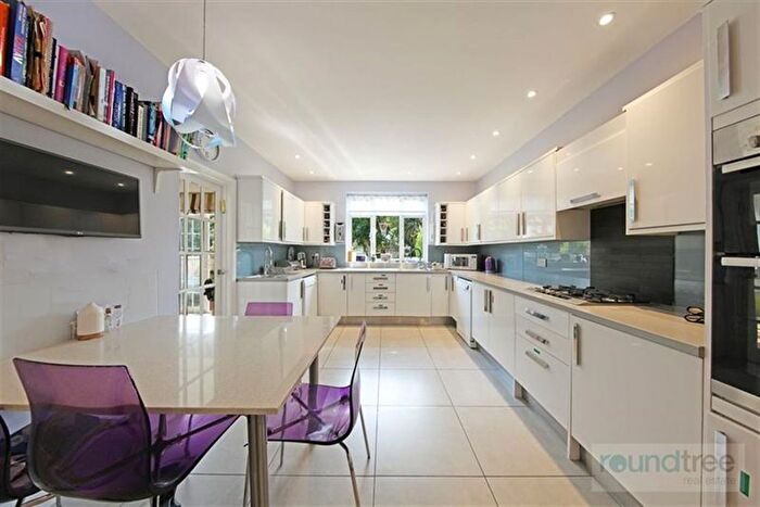 5 Bedroom Detached House For Sale In Haslemere Avenue, Hendon, NW4