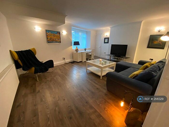 2 Bedroom Flat To Rent In Crow Road, Glasgow, G11