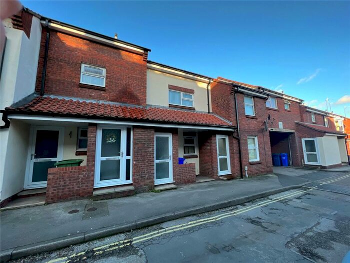 2 Bedroom Flat To Rent In Grovehill, Hessle, East Yorkshire, HU13