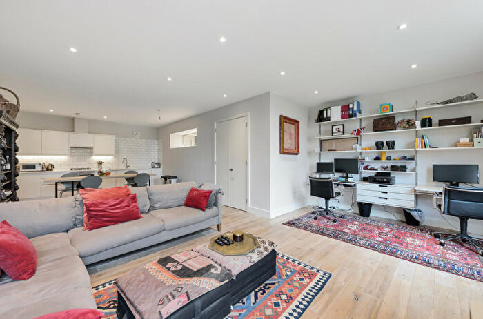 2 Bedroom Apartment To Rent In Salusbury Road, Queens Park, London, NW6