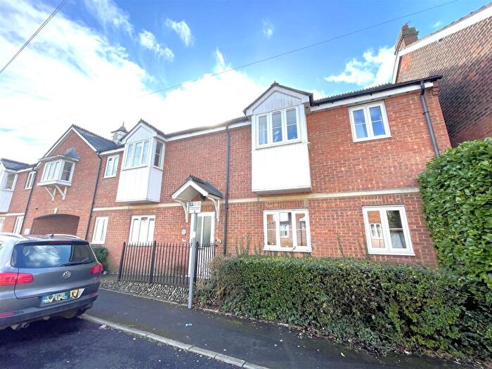 1 Bedroom Flat For Sale In Windsor Road, Salisbury, SP2