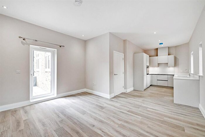 1 Bedroom Apartment To Rent In Trinity Yard Apartments, St. Leonards Road, Windsor, Berkshire, SL4