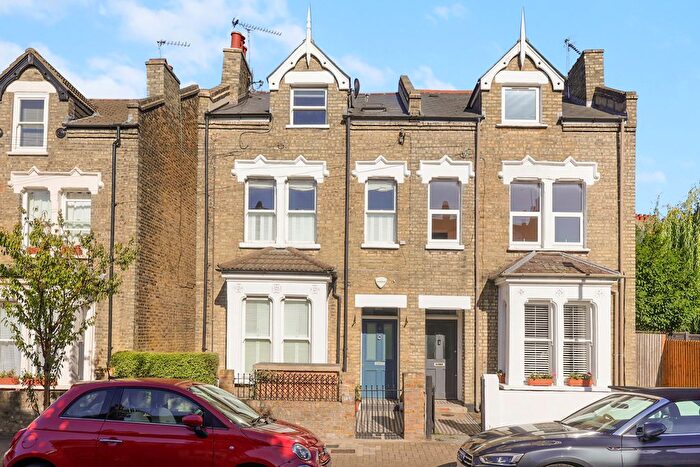 2 Bedroom Flat To Rent In Dempster Road, Wandsworth, SW18