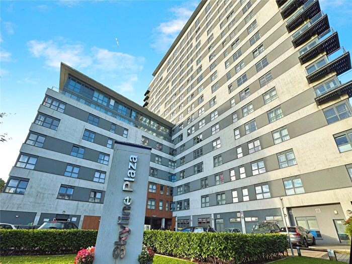 1 Bedroom Flat For Sale In Alencon Link, Basingstoke, Hampshire, RG21