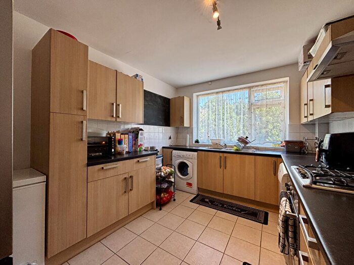 2 Bedroom Maisonette To Rent In Malling House, Abbey Park, Beckenham, BR3