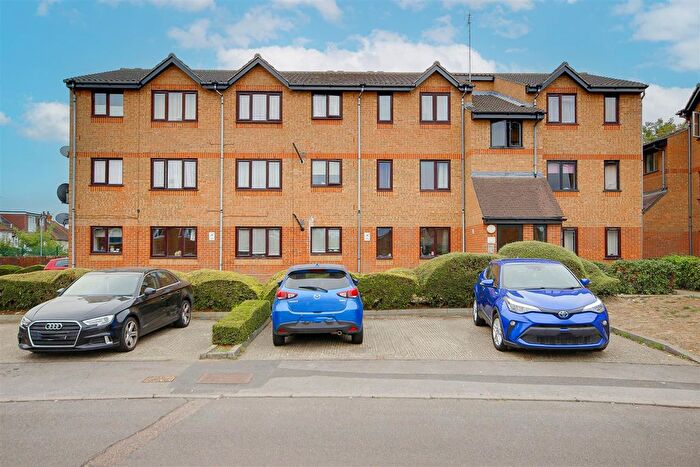 1 Bedroom Flat For Sale In Larmans Road, Enfield, EN3