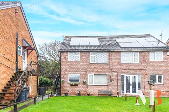 2 Bedroom Flat For Sale In Fieldview Close, Bedworth, Warwickshire, CV7