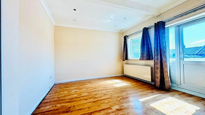 2 Bedroom Flat To Rent In Green Street, London, E13