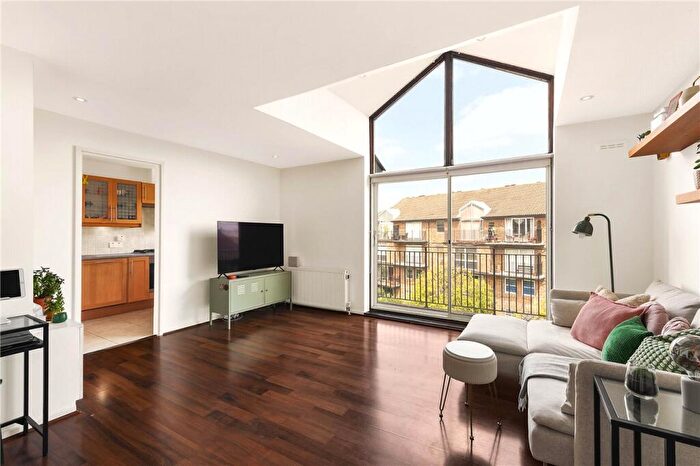 2 Bedroom Flat For Sale In Thorney Crescent, London, SW11