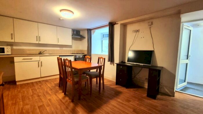 1 Bedroom Flat To Rent In Holloway Road, London, N19