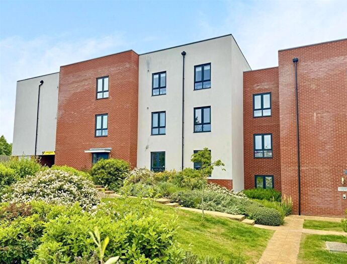 2 Bedroom Flat For Sale In Brooklands Road, Bexhill-On-Sea, TN39