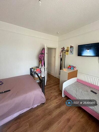 Studio To Rent In Green Lanes, London, N13