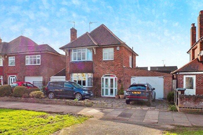 3 Bedroom Detached House For Sale In Wollaton Vale, Wollaton, Nottingham, NG8