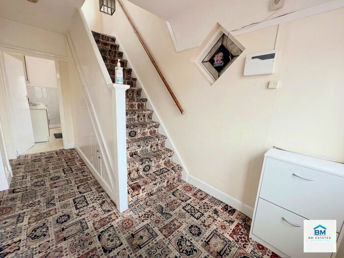 3 Bedroom Semi-Detached House To Rent In Kerrysdale Avenue, Leicester, LE4