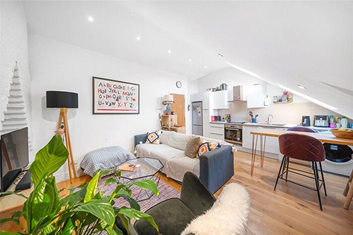 2 Bedroom Flat To Rent In Killyon Road, London, SW8