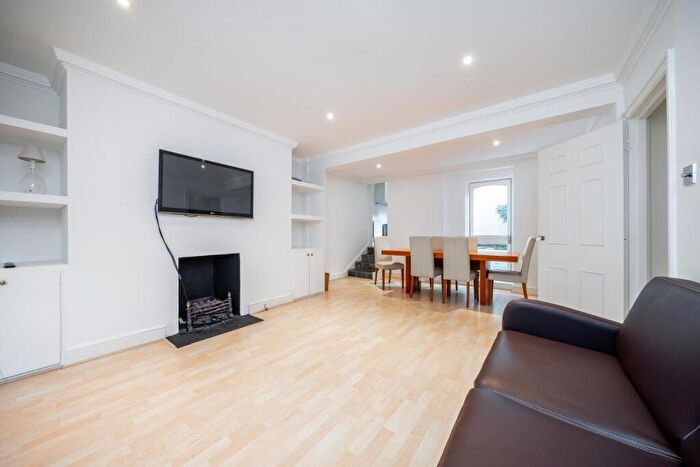 2 Bedroom Flat To Rent In Redcliffe Gardens London, SW10