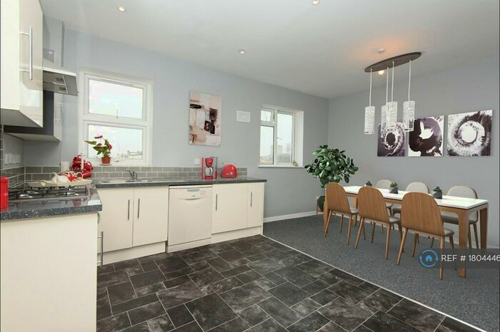 3 Bedroom Maisonette To Rent In City Road, Saint Paul's, Bristol, BS2