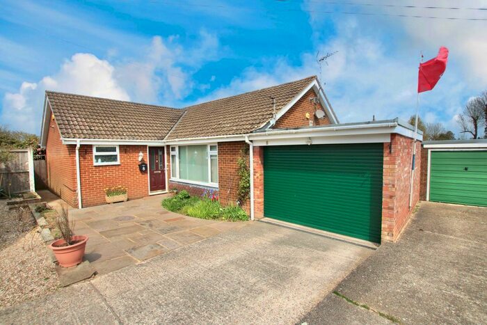 3 Bedroom Bungalow For Sale In Whitelocks Close, Kingston, Canterbury, CT4