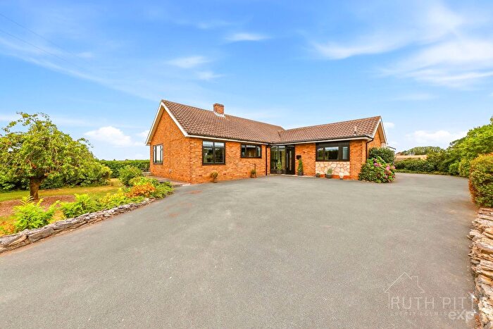 3 Bedroom Detached House For Sale In Doncaster Road, East Hardwick, WF8