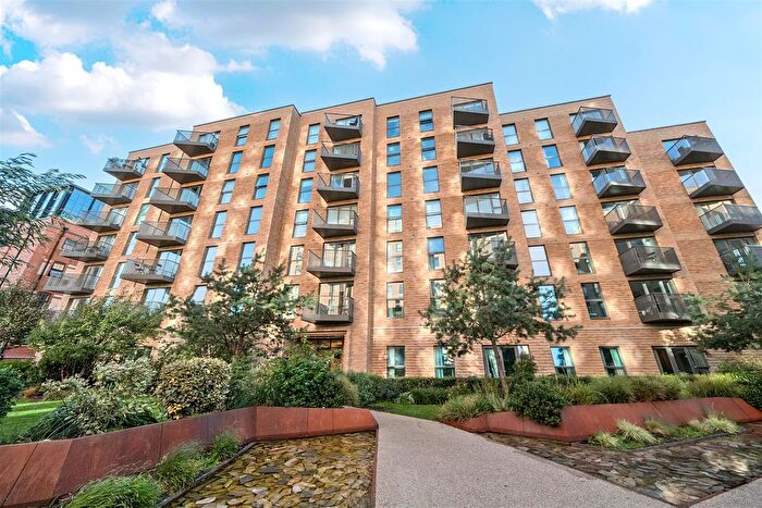 2 Bedroom Flat To Rent In Horlicks Quarter, Slough, SL1
