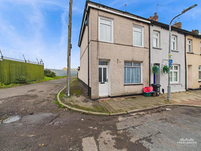 3 Bedroom End Of Terrace House For Sale In Halstead Street, Newport, NP19