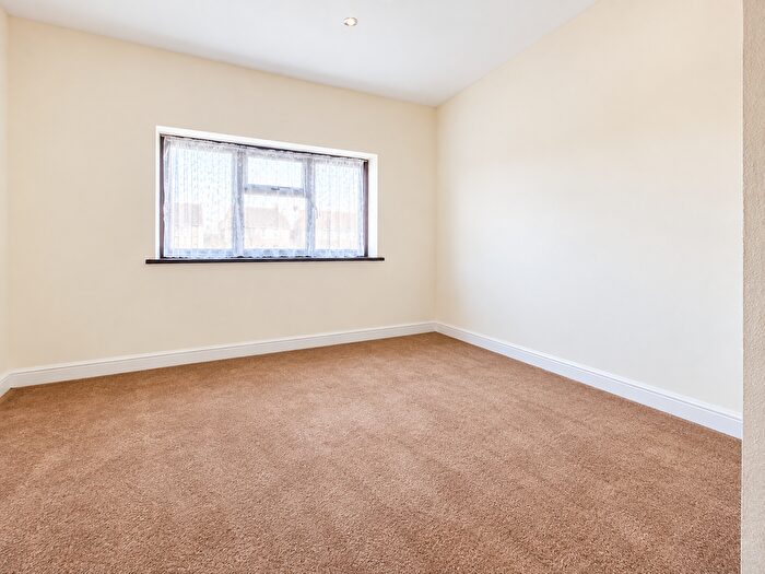 1 Bedroom Flat To Rent In Atherton Road, Ilford, IG5