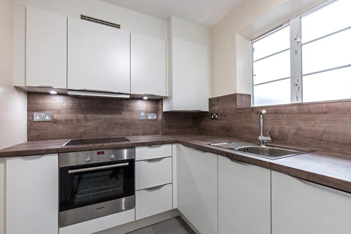 2 Bedroom Flat To Rent In Delta Court Coles Green Road, NW2