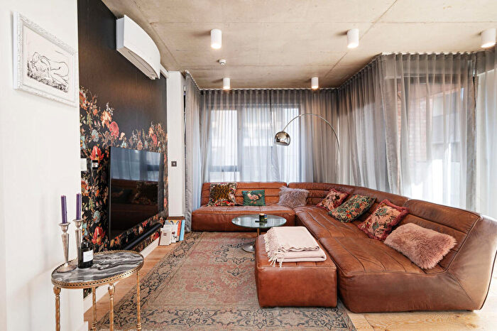 3 Bedroom Flat For Sale In Mentmore Terrace, Hackney, London, E8