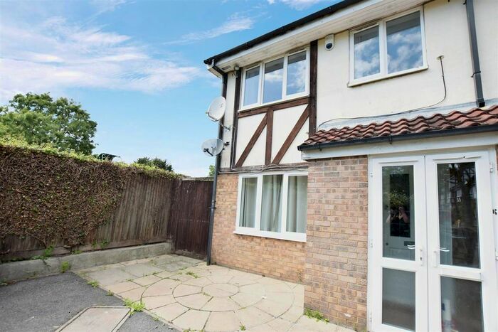 3 Bedroom End Of Terrace House To Rent In Lulworth Crescent, Mitcham, CR4