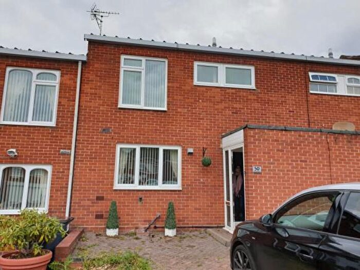 2 Bedroom House To Rent In Almond Croft, Birmingham, B42