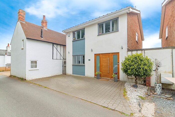 3 Bedroom Detached House For Sale In Mount Pleasant, Aspley Guise, Milton Keynes, MK17
