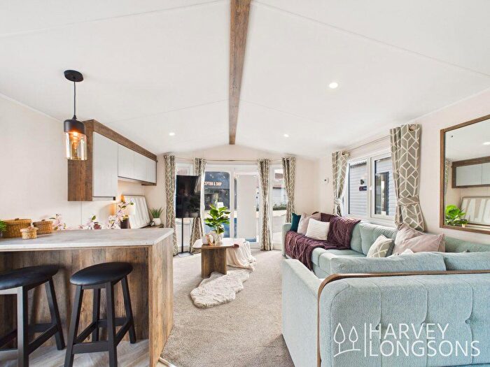2 Bedroom Park Home For Sale In Pakefield Holiday Park, NR33