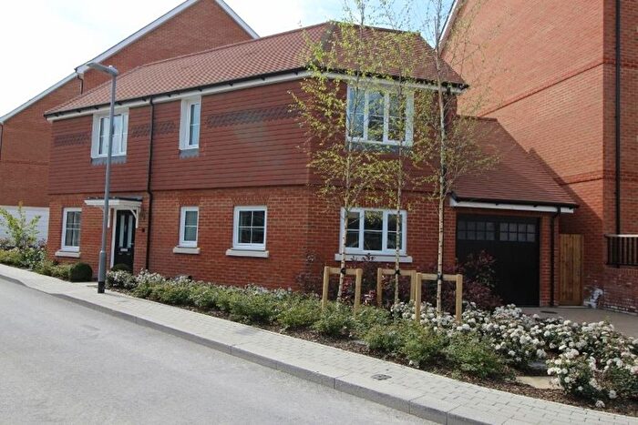 3 Bedroom Semi-Detached House To Rent In Dunton Green, Sevenoaks, TN14