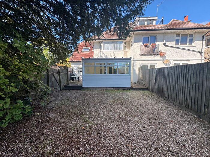 2 Bedroom Flat To Rent In Beechey Road, Bournemouth, BH8