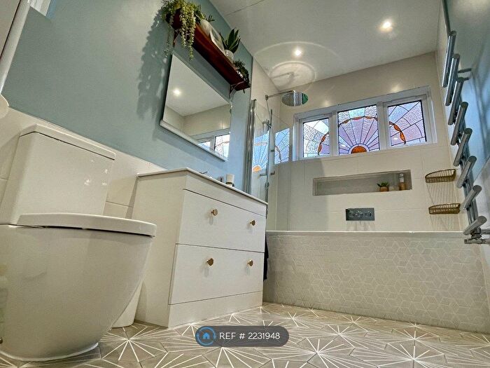 2 Bedroom Flat To Rent In Bushey Mansions, London, SW20