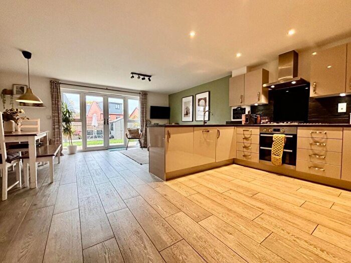 4 Bedroom End Of Terrace House For Sale In Barrosa Way, Whitehouse, Milton Keynes, MK8