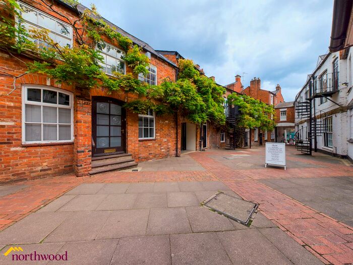2 Bedroom Flat To Rent In High Street, Banbury, OX16