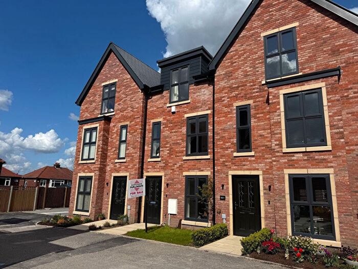 4 Bedroom Property For Sale In Church Mead, Greater Manchester, SK14