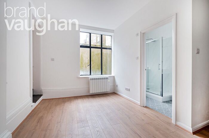 Studio To Rent In Eastern Terrace, Brighton, East Sussex, BN2