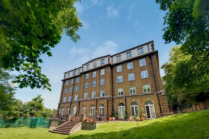 2 Bedroom Apartment To Rent In Woodland Heights, Vanbrugh Hill, London, SE3