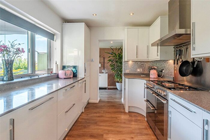 3 Bedroom Detached House For Sale In Brownlow Rise, Totternhoe, Bedfordshire, LU6