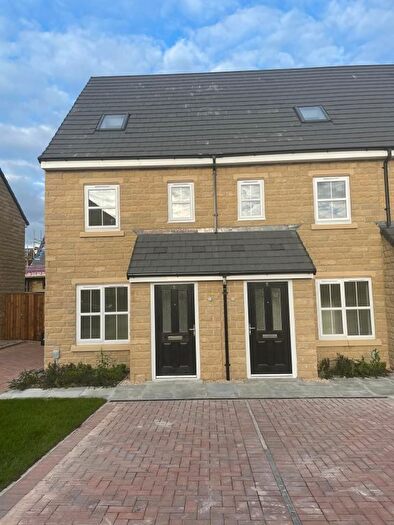 3 Bedroom End Terrace House For Sale In Daisy Court, Huddersfield, HD4