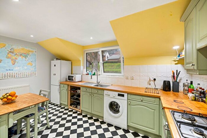 2 Bedroom Flat For Sale In Taswell Street, Dover, CT16