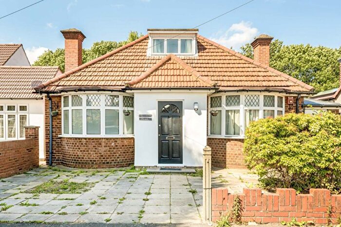3 Bedroom Bungalow To Rent In The Vale, Heston, Hounslow, TW5