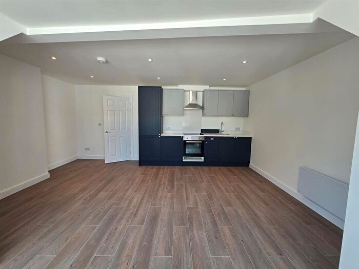 2 Bedroom Flat To Rent In West Street, Reigate, RH2