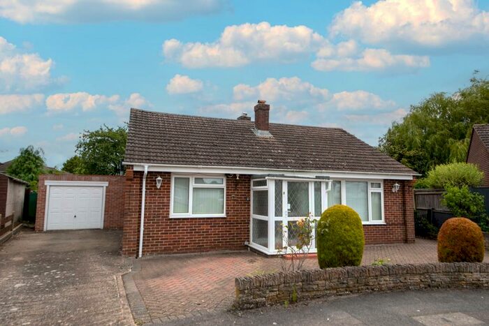 3 Bedroom Detached Bungalow To Rent In Barfield Road, Thatcham, RG18