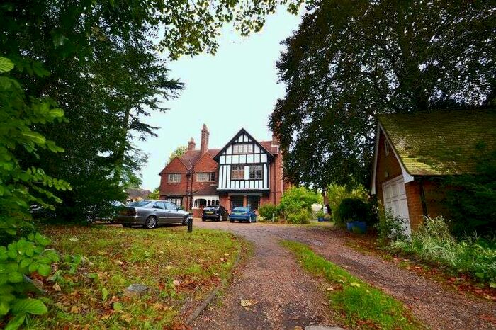 2 Bedroom Property To Rent In Hawthorne Road, Bickley, BR1